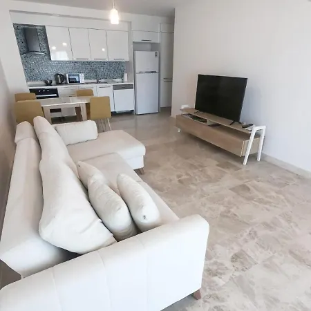 公寓 3 Bedroom Fabay Abaduku Elveri