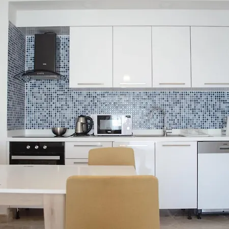 3 Bedroom Fabay Abaduku Elveri 公寓